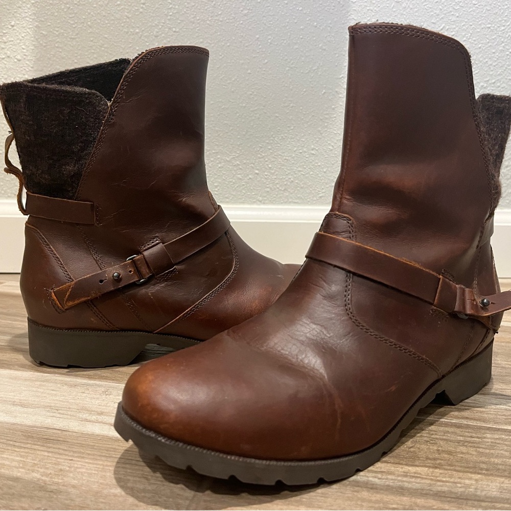 TEVA Brown Leather Boots Size 9.5 Women
